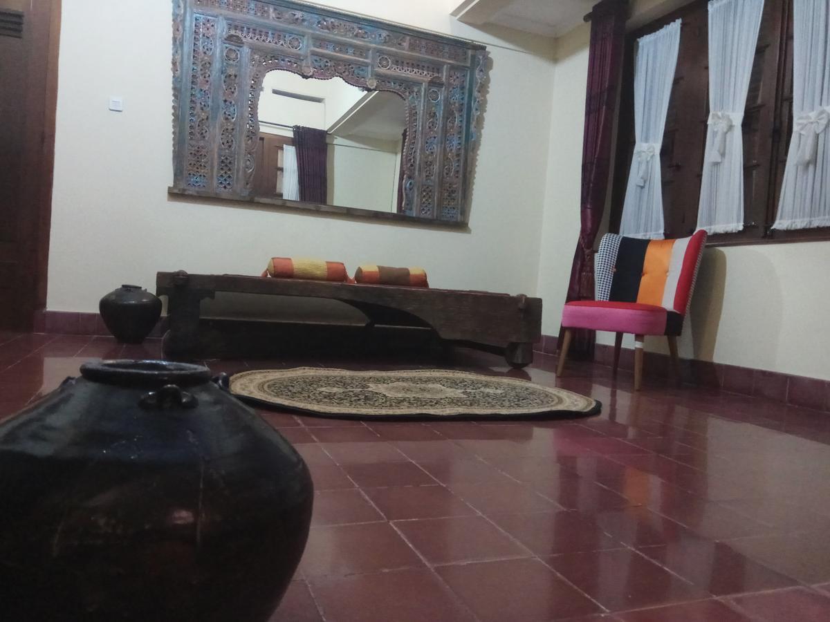 Doeloerkoe Homestay Solo Exteriör bild