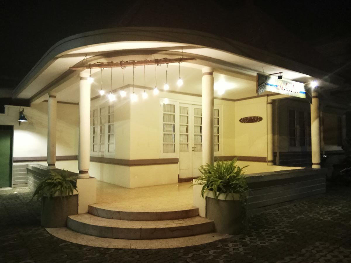 Doeloerkoe Homestay Solo Exteriör bild