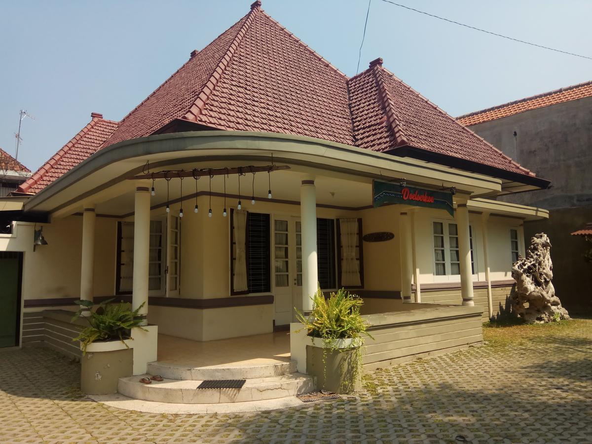Doeloerkoe Homestay Solo Exteriör bild