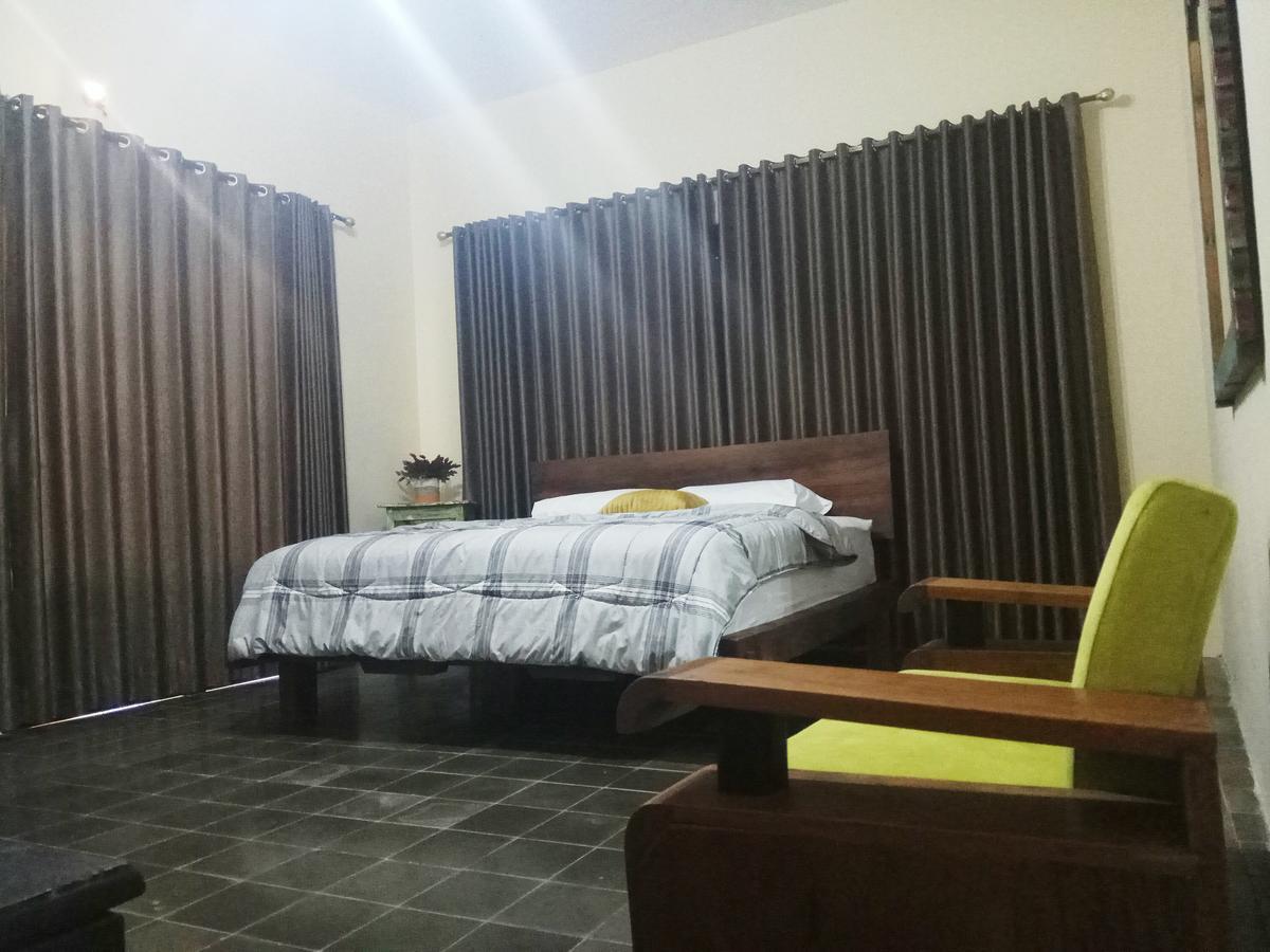 Doeloerkoe Homestay Solo Exteriör bild