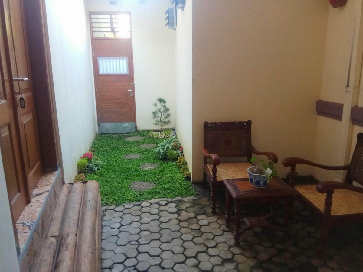 Doeloerkoe Homestay Solo Exteriör bild